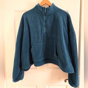 Fabletics blue crop fleece 2X
